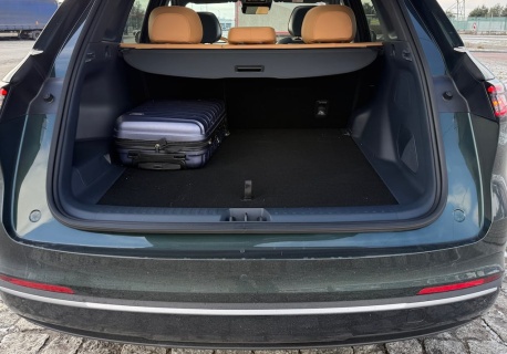 Rywal Toyoty RAV4 kosztuje po obniżce 134 900 zł, ma 263 KM i pali 6,5 l. Bagażnik w realu wypada lepiej niż na papierze