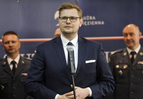 Kwatery, stanowiska i przyspieszone awanse w SW. Śledczy chcą postawić zarzuty byłemu wiceministrowi