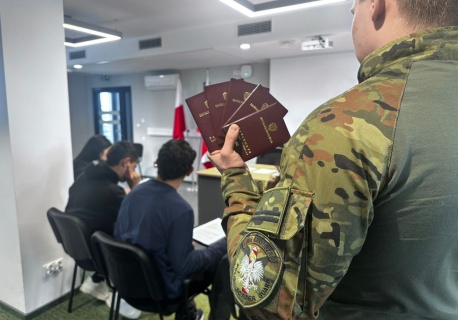 Miał przy sobie fałszywe 500 dolarów