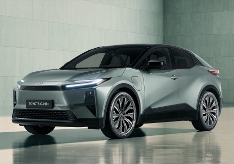 Nowy SUV Toyoty wyceniony. Za 155 900 zł dostaniesz więcej niż plusik