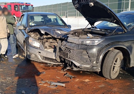 Postanowił skręcić, choć nic nie widział. Doprowadził do wypadku