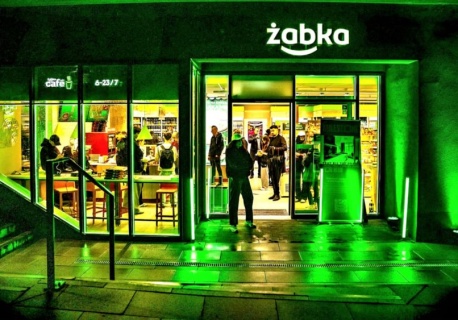 Wielka kampania, towar dla wybranych? Prawda o tym, jak działa Żabka Jush