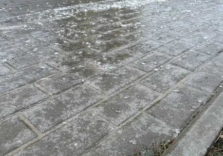 Marznący deszcz i śliskie drogi. Konin w strefie pogodowego alertu