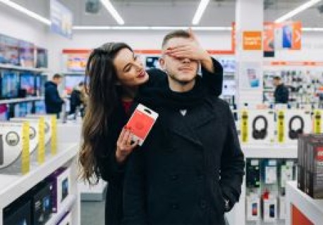 Jaki prezent na walentynki dla niego? Technologiczne propozycje