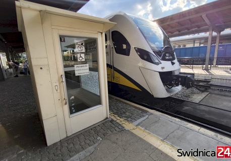 Od lat sprawiają problemy i utrudniają korzystanie z Centrum Przesiadkowego. Kwestia niesprawnych wind wreszcie zostanie rozwiązana?