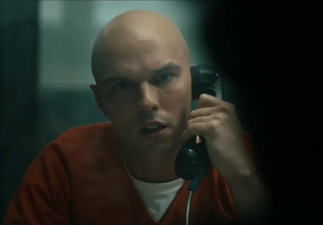 Lex Luthor przypakuje w więzieniu? Nicholas Hoult w świetnej formie