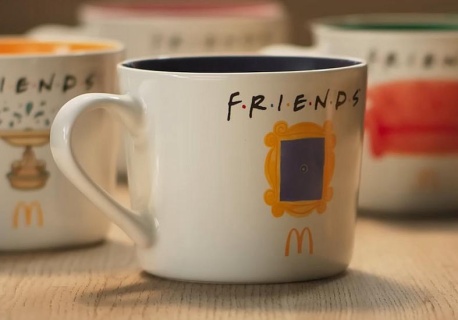 McDonald's Polska nie zawodzi. Limitowane kubki z serialu