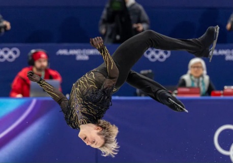 Młody łyżwiarz robi niemożliwe – Ilia Malinin zachwyca świat i zdobywa olimpijskie złoto