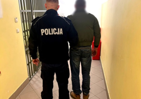 Wjechał do rowu i uciekł. Dzielnicowy znalazł go w łóżku