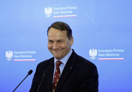 Sikorski o spięciu z Elonem Muskiem: Wymagamy szacunku dla klienta