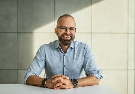 Świat bez barier: czy technologia pozwoli nam wreszcie mówić jednym głosem?