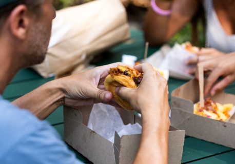 Miasta w Europie zakazują reklam mięsa. „To nasz akt odpowiedzialności”