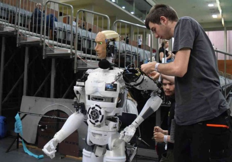 W Chinach powstają „szkoły dla robotów”. Trenują przyszłych pracowników