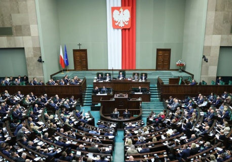 Rekordowe kwoty dla polskich posłów w 2026 r. Pojawiły się też hojne benefity