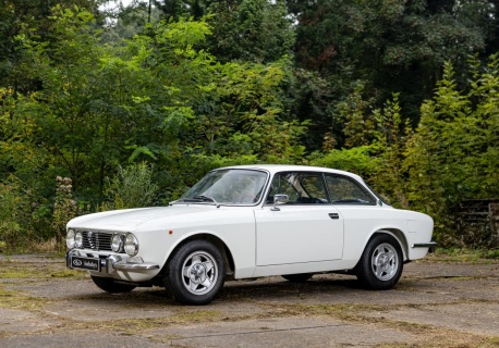 Alfa Romeo 2000 GT Veloce z 1971 roku sprzedana – klasyczne GTV w oryginalnej specyfikacji