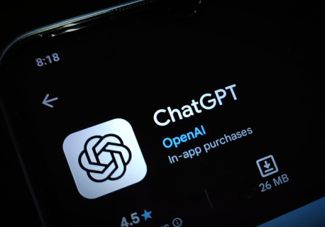 ChatGPT wprowadził już reklamy. Oto jak wyglądają w aplikacji