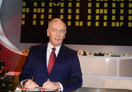 Widzowie odsyłają Strasburgera „na emeryturę”. Wrze po „Familiadzie”