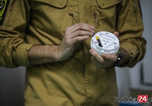 Ponad 460 czujek dymu i tlenku węgla trafi do najbardziej potrzebujących w powiecie świdnickim