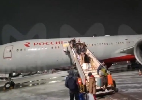 Rosjanie wyproszeni z kołującego samolotu. Przez sankcje… zabrakło paliwa