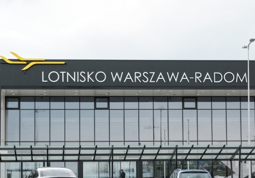 Część lotniska w Radomiu zamknięta. Pracownicy przeniesieni do Warszawy
