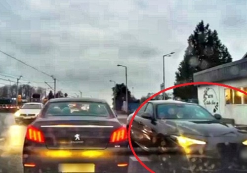 Kierująca Alfą Romeo wymijała pod prąd na pasach. „Wszyscy tam tak jeżdżą”