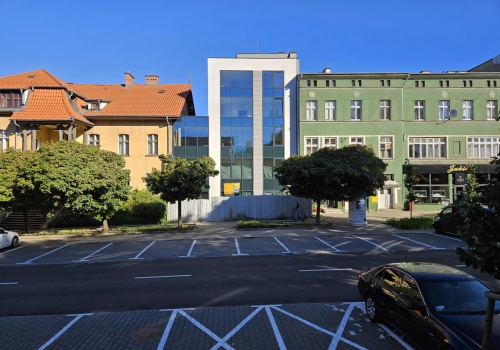 „Szklany dom” przy ul. Dąbrowszczaków na sprzedaż za prawie 11 mln zł