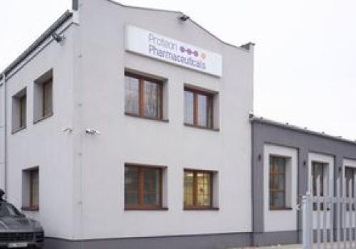 Zostało 20 pracowników. 