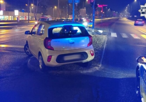 Pijana seniorka staranowała latarnię w Żorach. Miała 2,5 promila i zabrane prawo jazdy