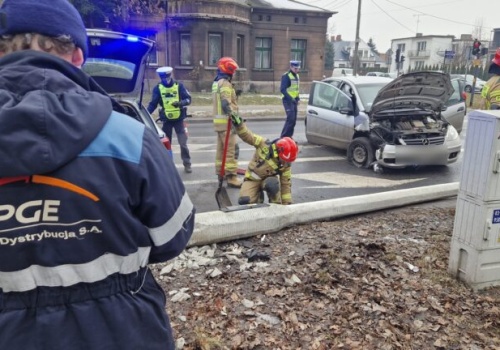 Wjechał w latarnię w Pabianicach. Był pijany i nie miał prawa jazdy