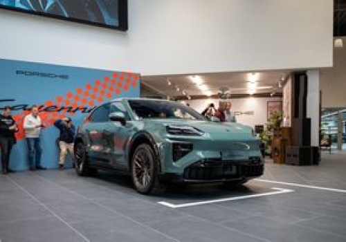 Elektryczne Porsche Cayenne debiutuje w Polsce. Klienci kupują auto w ciemno