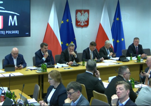 Rząd sam się zakiwał. Sejmowe komisje wywracają prace nad ustawą sieciową