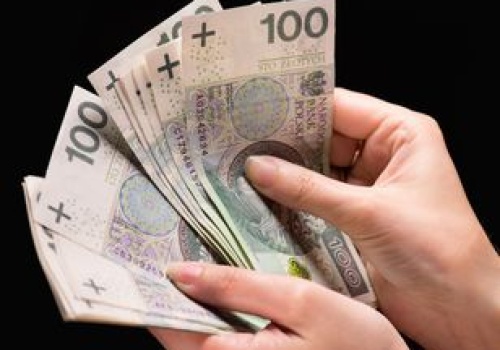 Odbierały telefony przed pracą. Dostaną 300 tys. zł za nadgodziny