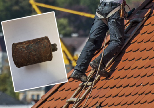 Wymieniał dach, znalazł niepokojący przedmiot. Do akcji wkroczyło wojsko