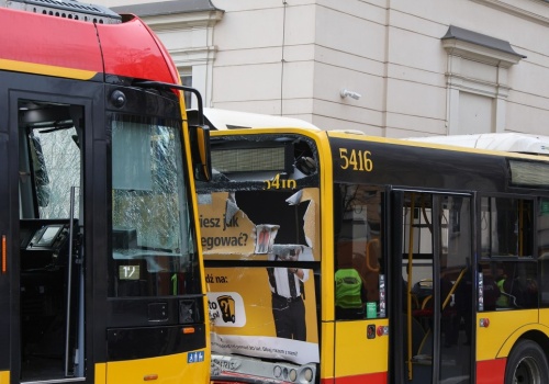 Groźny wypadek w stolicy. Zderzyły się dwa tramwaje, są poszkodowani