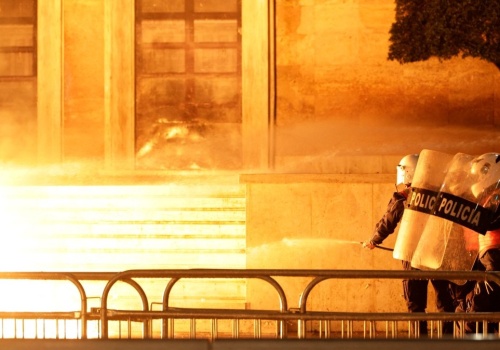 Wrze na Bałkanach. Starcia z policją, w akcji koktajle Mołotowa