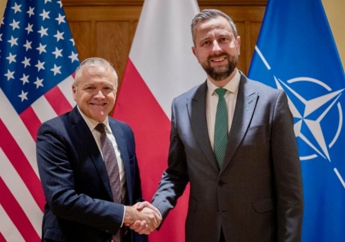 Szef MON spotkał się z ambasadorem USA. Reakcje? Wiadro pomyj na ich obu