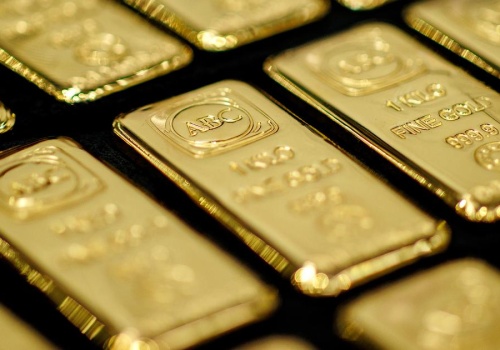 Złoto staniało, ale kurs utrzymał się powyżej 5000 USD
