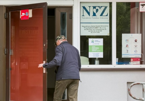 Oszustwo na NFZ powraca. Nie daj się nabrać, że chcą ci oddać za leki