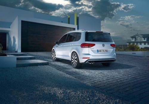 Volkswagen Touran na drodze do końca rynkowej kariery. Przetrwał 23 lata