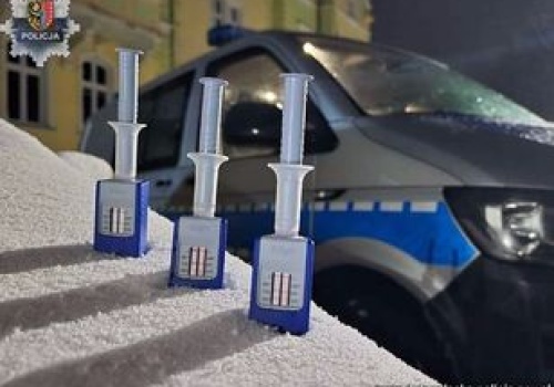 Policjant zatrzymał kierowcę. Obydwaj byli po narkotykach