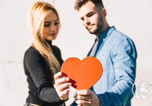 Nie tylko kolacja i kwiaty. Walentynki coraz częściej skłaniają do rozmów o pieniądzach