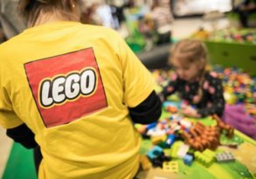 Lego rozda klocki za darmo. To akcja na walentynki