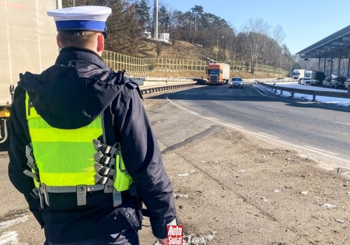 Policja kontroluje ciężarówki i busy w całej Polsce. Specjalna akcja trwa od samego rana