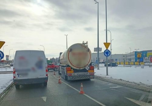 Awaria ciężarówki na obwodnicy Zamościa. Tworzą się korki w kierunku Tomaszowa Lubelskiego