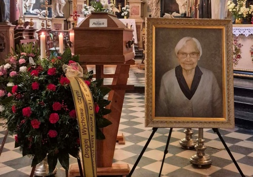 Była nauczycielką życia. Rodzina i byli uczniowie żegnają Barbarę Paluch