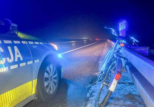 Zaginiony od dwóch dni jeździł rowerem, został zatrzymany na autostradzie