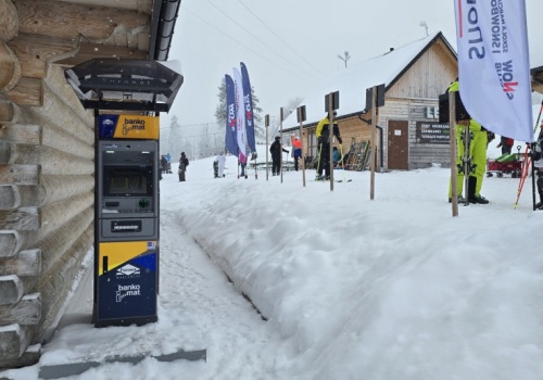 Euronet tnie limit wypłat Blikiem. Blik: zapraszamy do Żabki i Dino