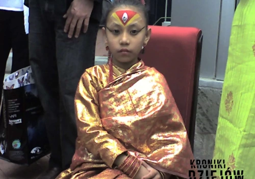 Nie wolno jej dotknąć ziemi. Kim są boginie Kumaru Dewi?