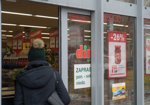 Zaskakujące zmiany w zarządzie i spór z pracownikami. Ciemne chmury zbierają się nad Dino