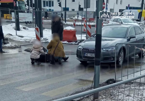 Potrącenie pieszej na Ochocie. Ulica zablokowana